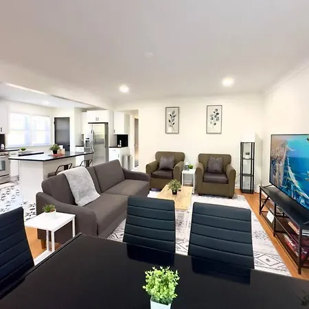 Spacious Family Home, 8Bd Gem In A Prime Location!